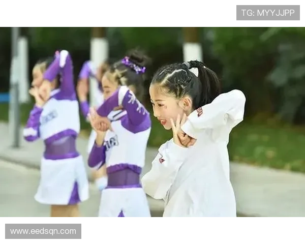 高清足球明星花球图片欣赏领略球场上的风采与魅力